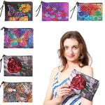 Punto De Diamante: colección de bolsos tipo clutch con diseños coloridos de mariposas, flores y patrones artísticos.