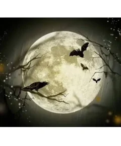 Cuadro Diamond Painting Luna Llena Halloween con una luna llena brillante, ramas oscuras y retorcidas, un cuervo posado, murciélagos volando y puntos de luz difusos que parecen luciérnagas.