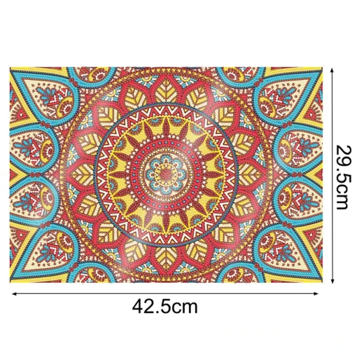 Este Tapete Antideslizante Mandala Diamond Painting presenta un mandala colorido con un patrón circular de motivo floral central, estilo geométrico repetitivo y una paleta de colores vibrantes en rojos, amarillos, azules y beige, con medidas de 42.5 cm por 29.5 cm y bordes decorativos con pequeños círculos y líneas curvas.