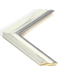 Marco de Madera Blanco Hueso de 4,4 cm con Filo en Plata